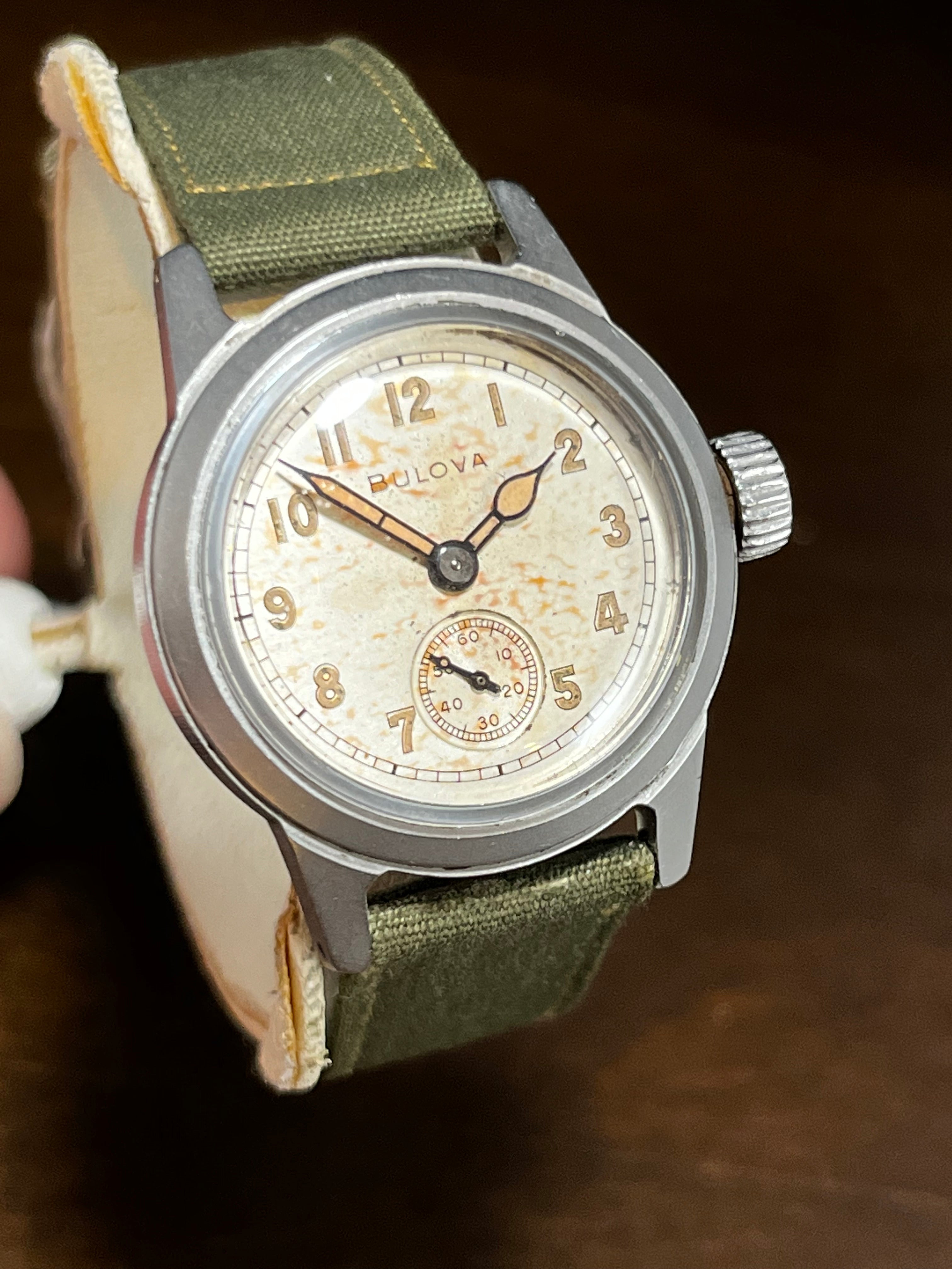 Vintage bulova wind hot sale up watch